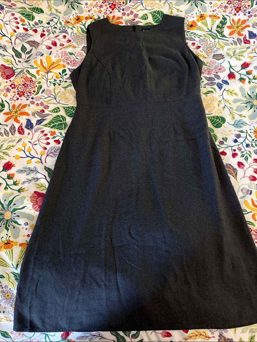 GAP Vintage Sleeveless Charcoal Grey Sheath Dress - Classic Office to Evening